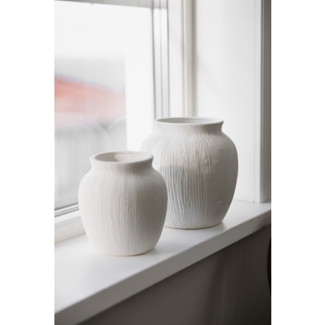 WHITE VASE 19 CM